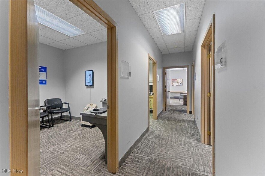 More Photos Of 925 Trailwood Dr, Youngstown Medical For Sale