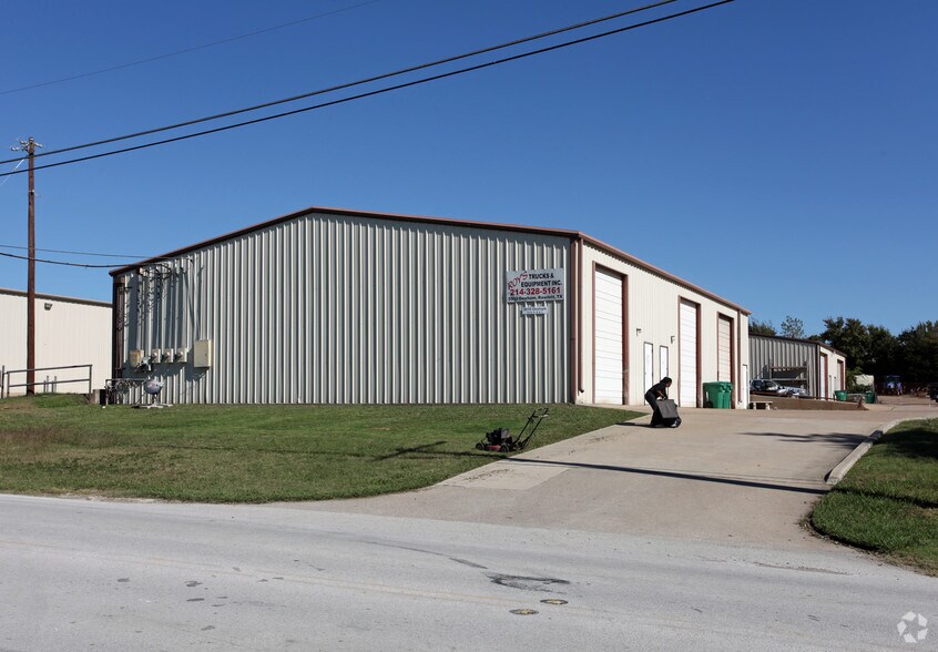 More Photos Of 5010 Dexham Rd, Rowlett Warehouse For Sale