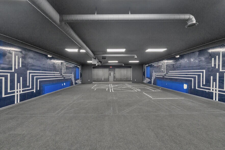 More Photos Of 16914 E 9 Mile Rd, Eastpointe Storefront For Sale