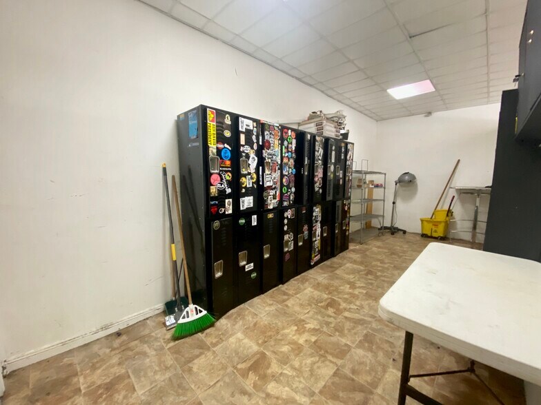 More Photos Of 135 India St, Brooklyn Storefront For Lease