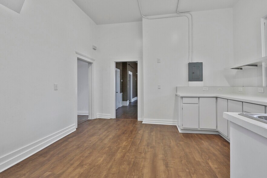 More Photos Of 8 Savannah St, Newnan Office For Lease