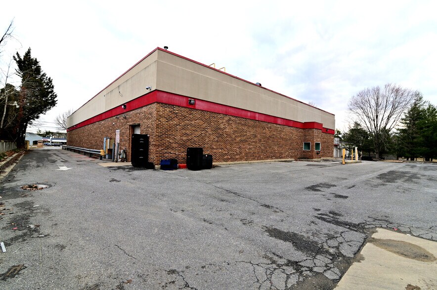 More Photos Of 8934 Woodyard Rd, Clinton Freestanding For Sale