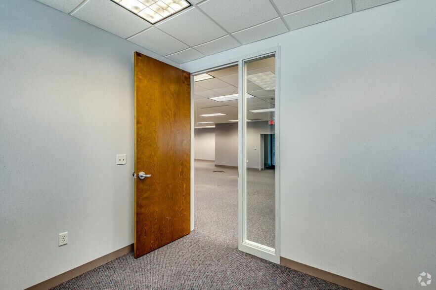 More Photos Of 11800 W Park Pl, Milwaukee Office For Lease