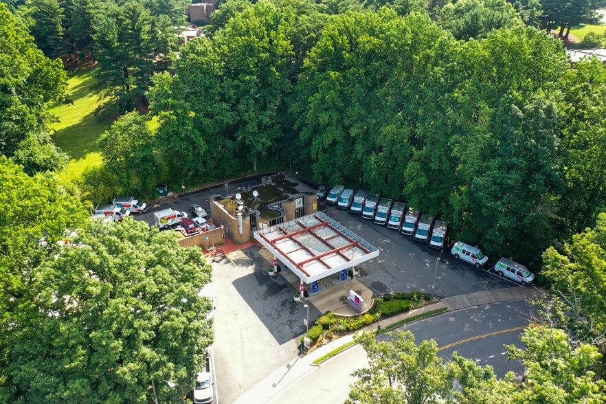 More Photos Of 11410 N Shore Dr, Reston Service Station For Sale