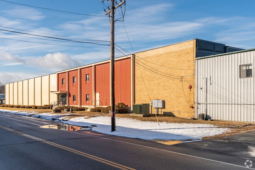 More Photos Of 165 Pleasant Ave, South Portland Warehouse For Lease