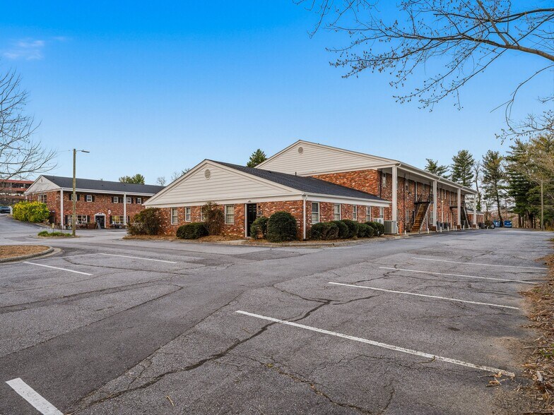 More Photos Of 5 Doctors Park, Asheville Medical For Sale