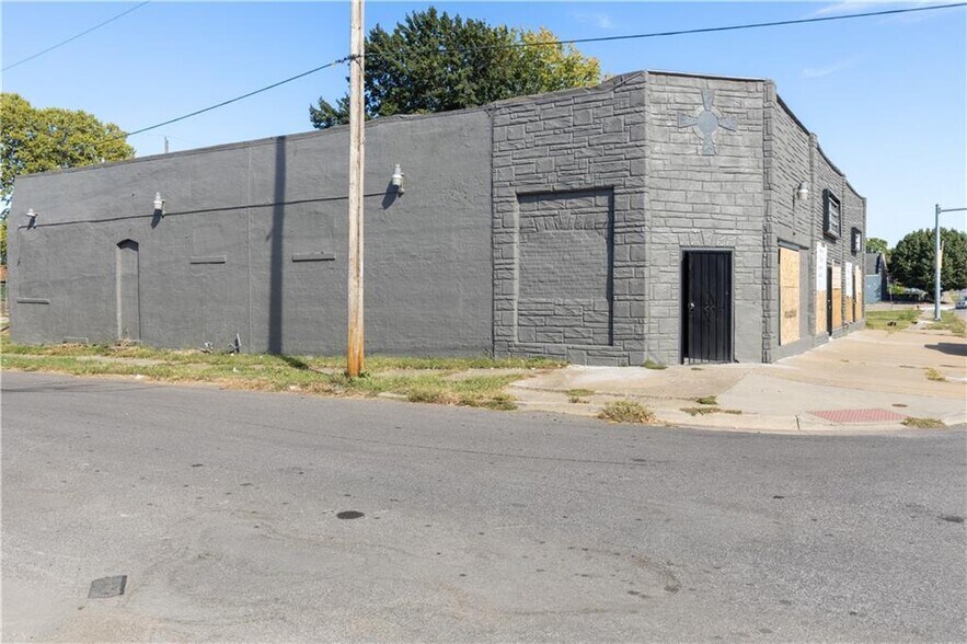 More Photos Of 1720 Quindaro Blvd, Kansas City General Retail For Sale