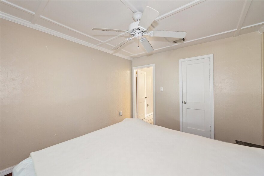 More Photos Of 1905 Oakley Ave, Fort Myers Apartments For Sale