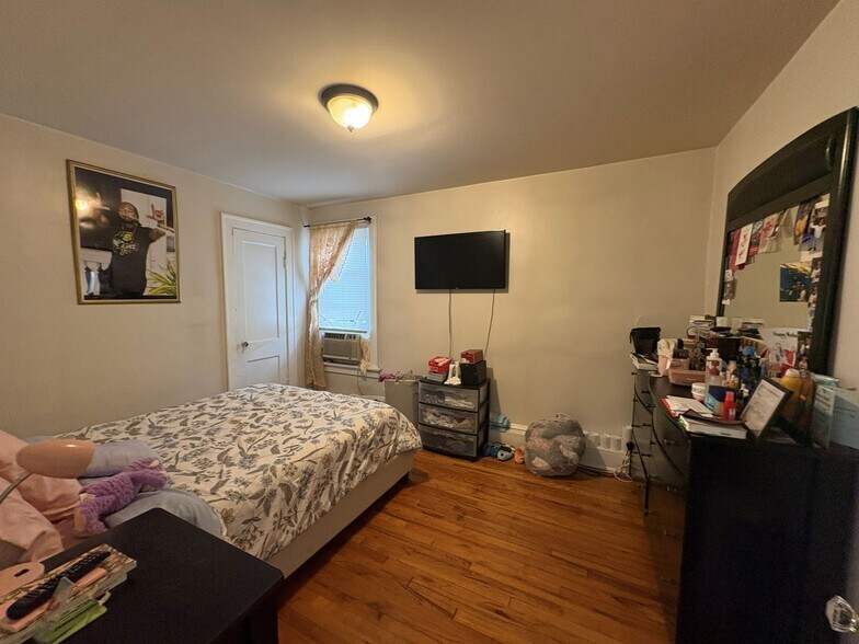 More Photos Of 287 Mrytle Ave, Albany Apartments For Sale