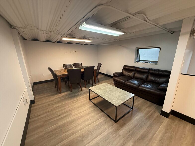 More Photos Of 426 10 St N, Lethbridge Warehouse For Sale