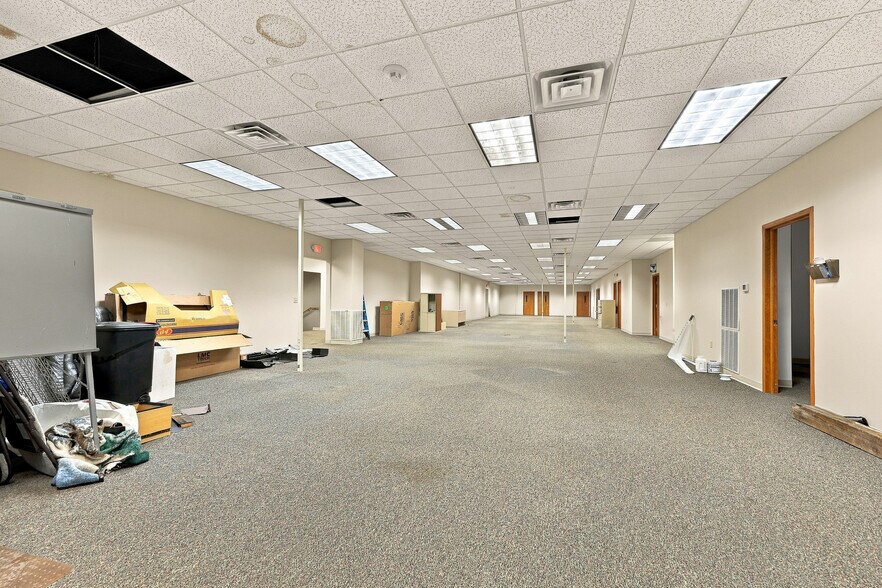 More Photos Of 2321 W Grand Ave, Wisconsin Rapids Office For Sale
