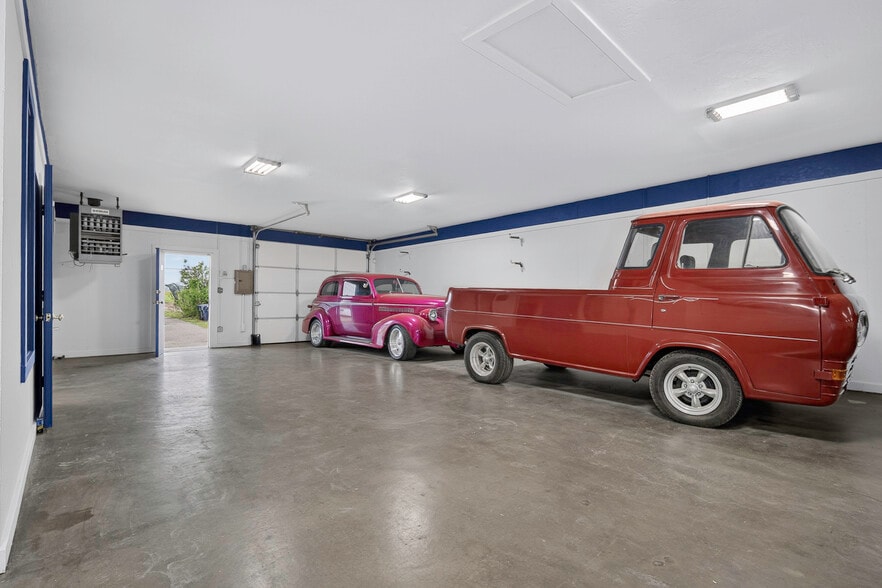 More Photos Of 2127 SE 44th St, Oklahoma City Service For Sale