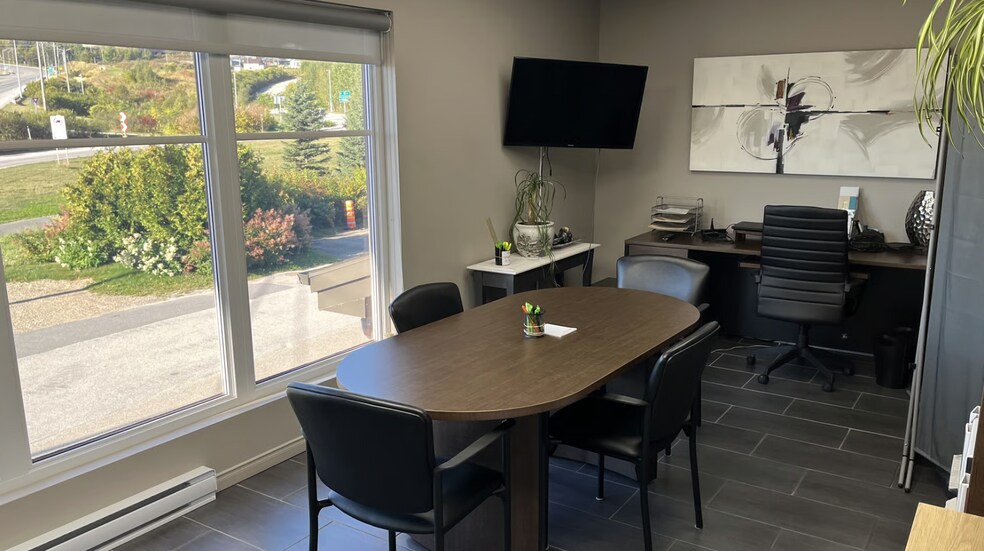 More Photos Of 2 Rue De L'usine, Baie-Saint-Paul General Retail For Sale