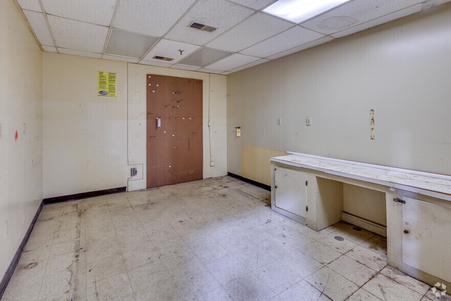 More Photos Of 1070 E Main St, Lake City Industrial For Lease