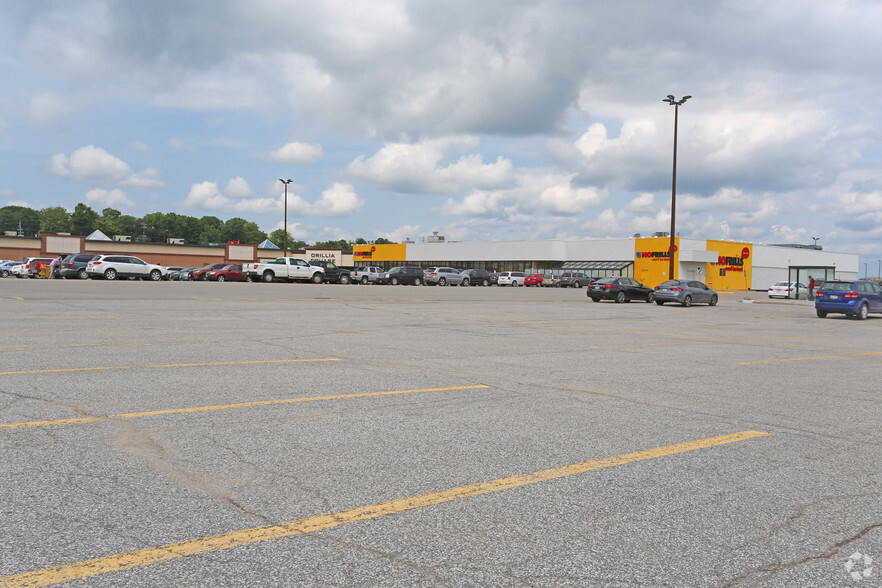 Primary Photo Of 1029 Brodie Dr, Orillia Department Store For Lease