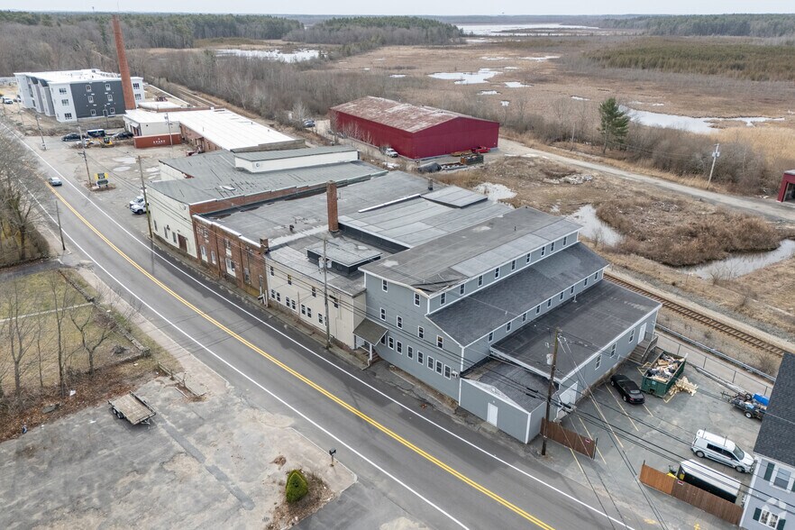 More Photos Of 1011-1057 Main St, Hanson Warehouse For Sale