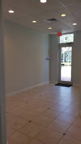 More Photos Of 1935 Commerce Ln, Jupiter Office For Lease