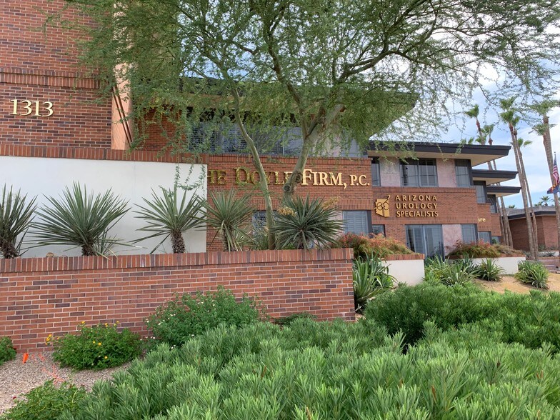 More Photos Of 1313 E Osborn Rd, Phoenix Medical For Lease