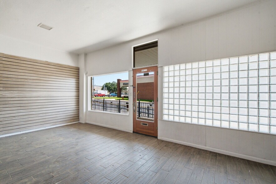 More Photos Of 100 W Central Ave, Comanche General Retail For Sale
