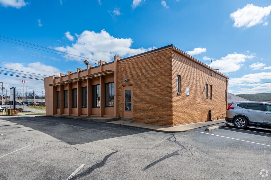 More Photos Of 3906-3908 Washington Rd, McMurray General Retail For Sale