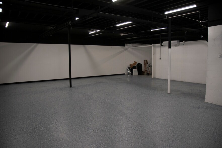 More Photos Of 41 Elm St, Stoneham Warehouse For Lease