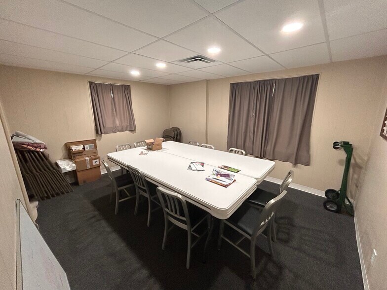 More Photos Of 4997 Glenway Ave, Cincinnati Office For Sale