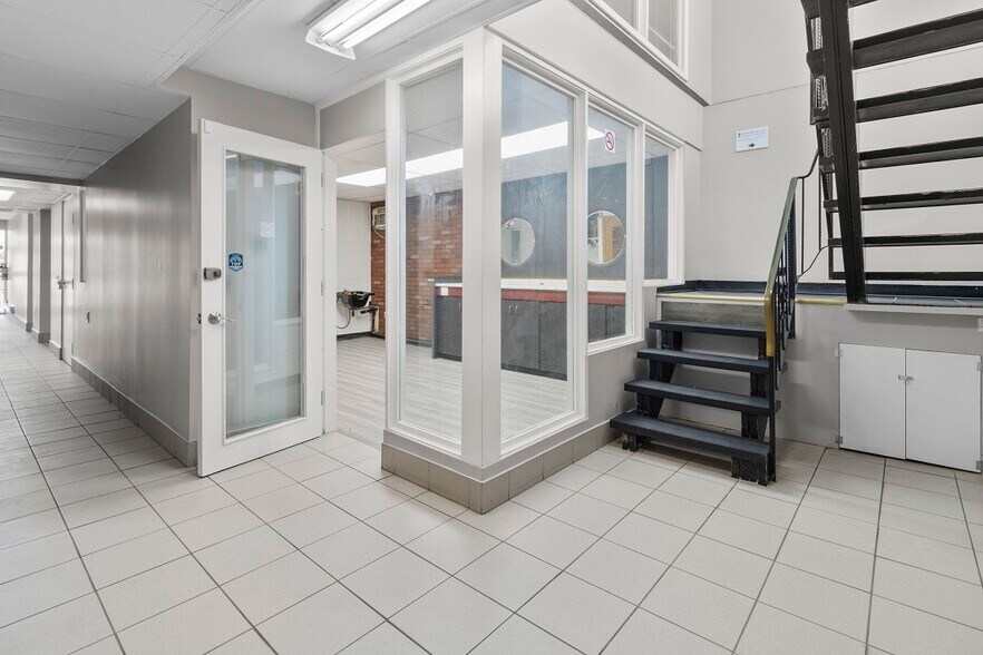 More Photos Of 27 King St E, Brockville General Retail For Sale