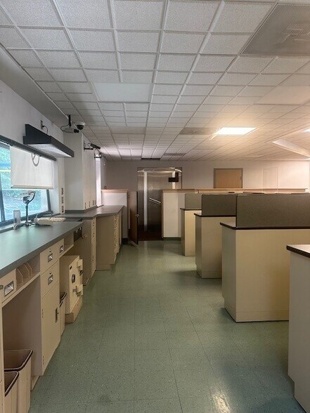 More Photos Of 501 S Stepney Rd, Aberdeen Bank For Sale