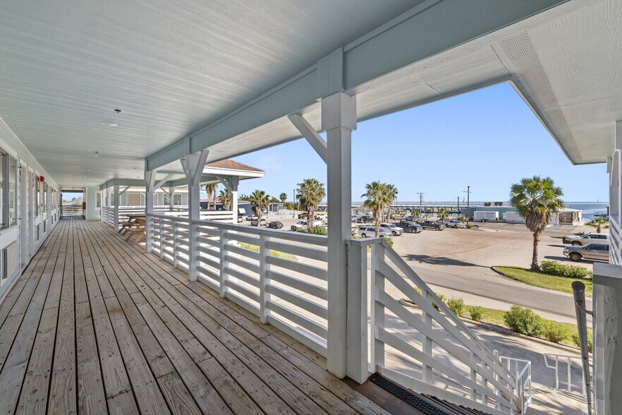 More Photos Of 4226 Laguna Shores Rd, Corpus Christi Hotel For Sale