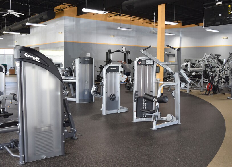 More Photos Of 3600 Arco Corporate Dr, Charlotte Office Residential For Lease