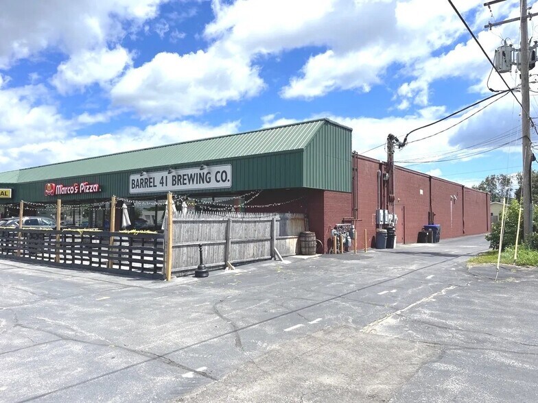 More Photos Of 1126-1130 S Commercial St, Neenah Freestanding For Lease