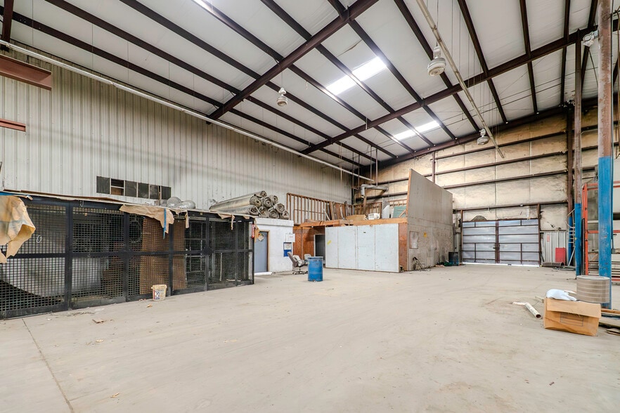 More Photos Of 105-205 Silo Ln, Lavonia Manufacturing For Lease