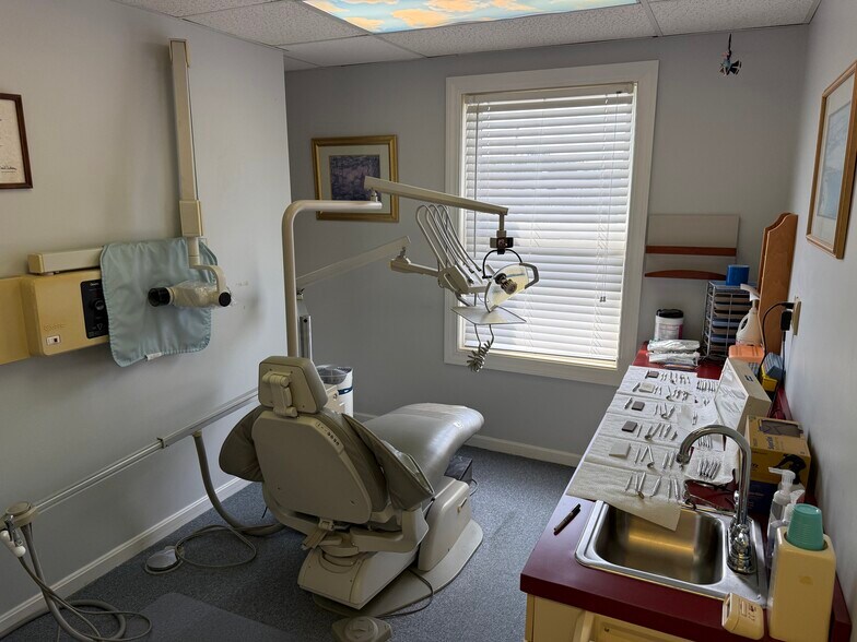 More Photos Of 243 US Route 1, Scarborough Medical For Sale