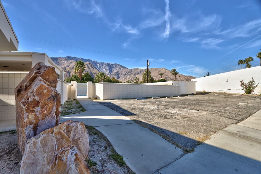 More Photos Of 2249 N Palm Canyon Dr, Palm Springs Hotel For Sale