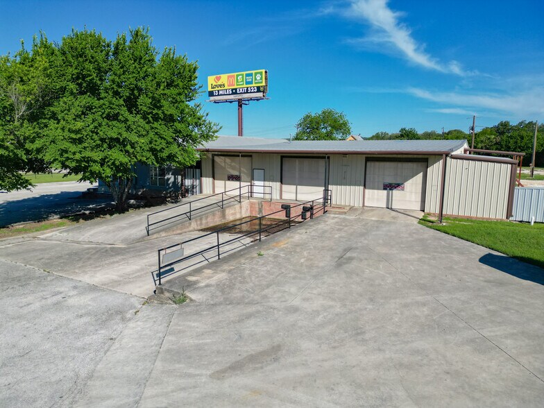 More Photos Of 40500 Interstate 10 W, Boerne Warehouse For Lease