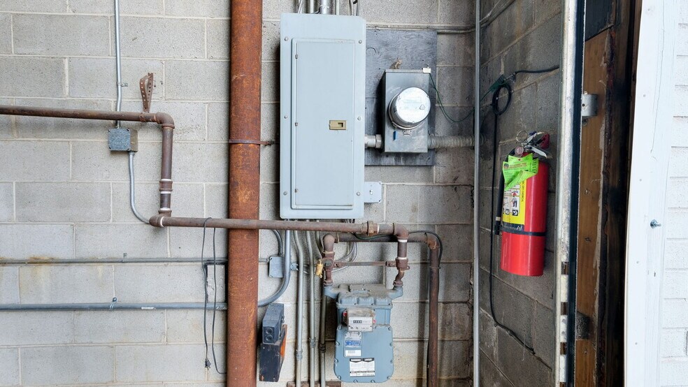 More Photos Of 4726 Blakiston St, Philadelphia Distribution For Sale