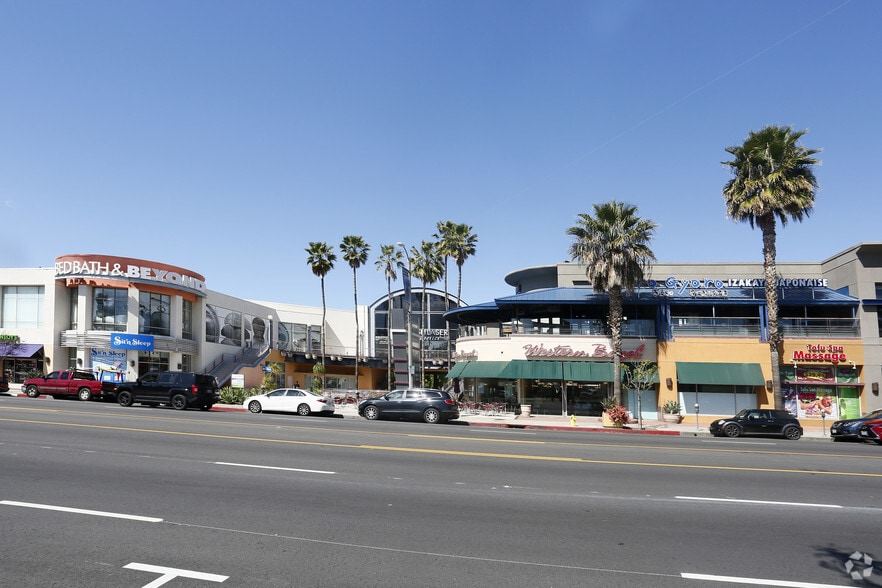 More Photos Of 17401-17405 Ventura Blvd, Encino General Retail For Lease