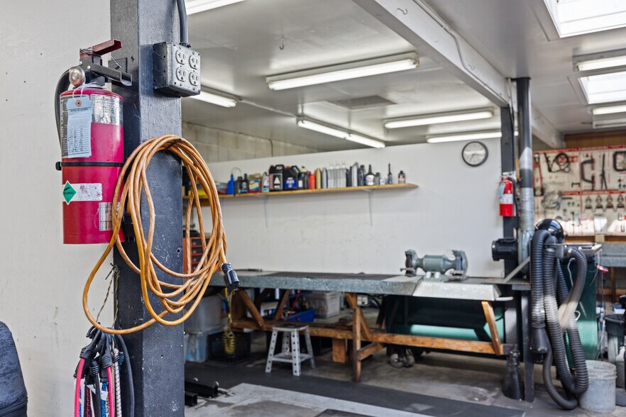 More Photos Of 735 Gilman St, Berkeley Showroom For Sale