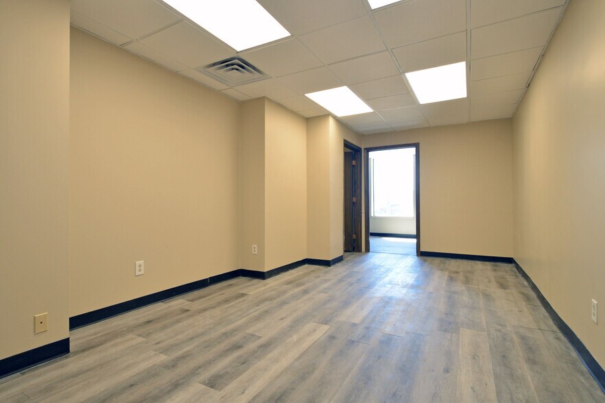 More Photos Of 1068 S Lake St, Forest Lake Medical For Lease