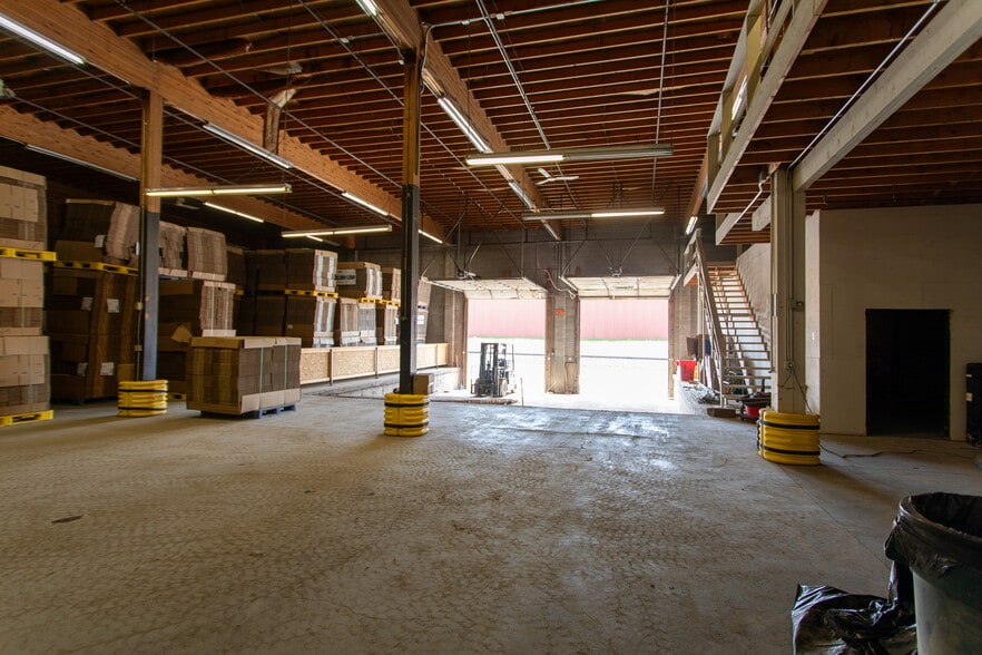 More Photos Of 901 9th St N, Great Falls Showroom For Sale