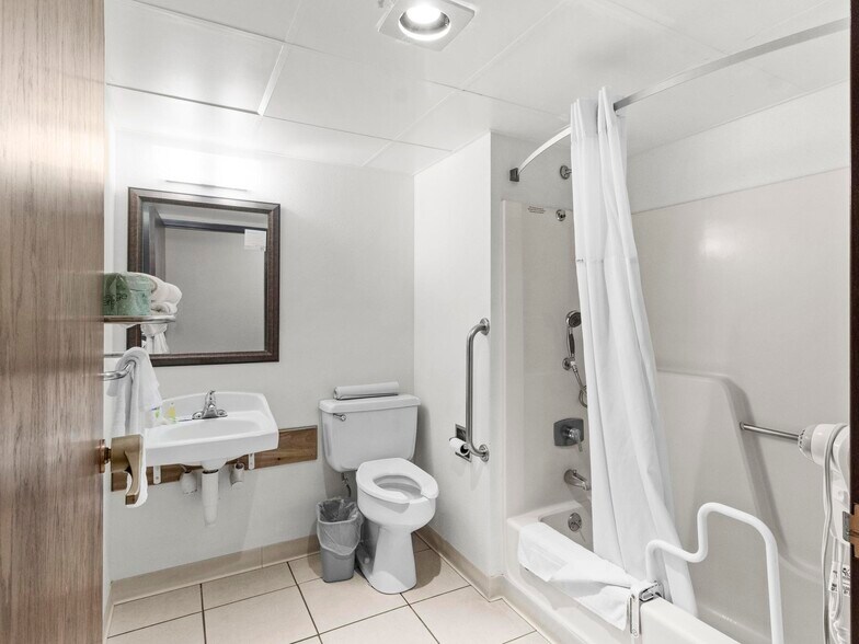 More Photos Of 500 E A St, Ogallala Hotel For Sale