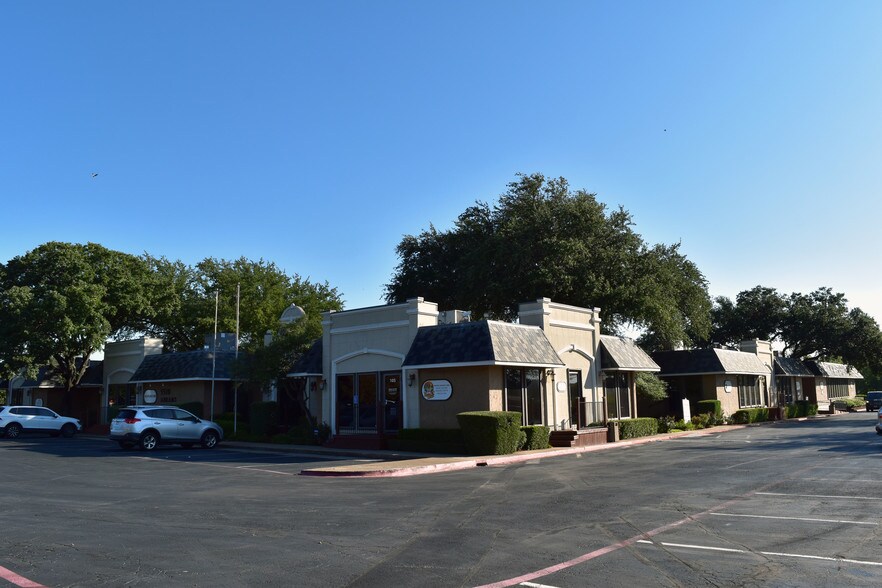 More Photos Of 5510 Abrams Rd, Dallas Office For Lease