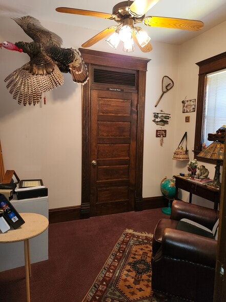 More Photos Of 814 Wyoming Ave, El Paso Office For Sale