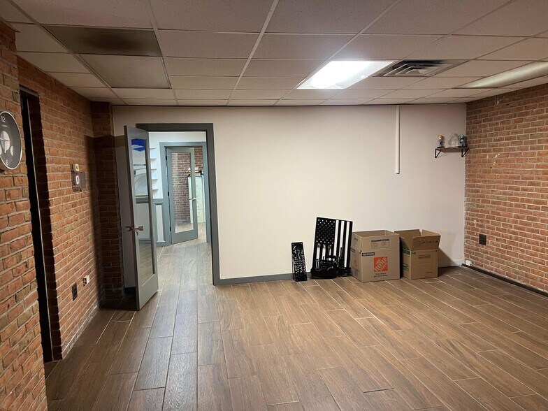 More Photos Of 2842 S State St, Lockport Coworking Space