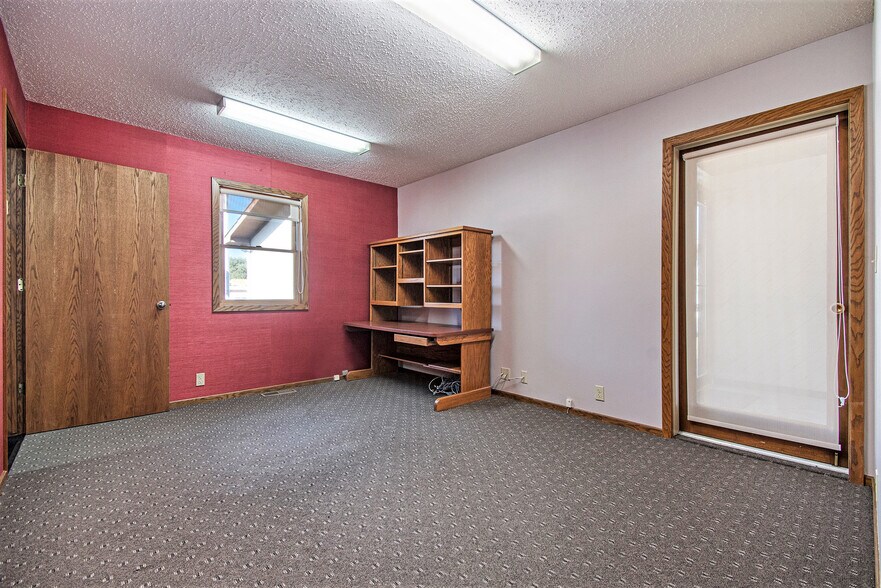More Photos Of 1010 N Broadway St, Red Oak Medical For Sale