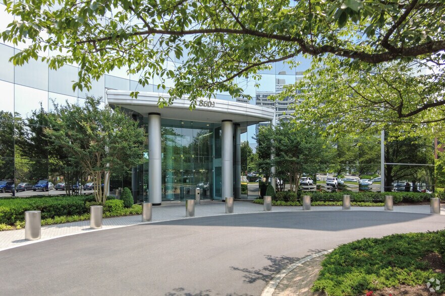 More Photos Of 8609 Westwood Center Dr, Vienna Office For Lease