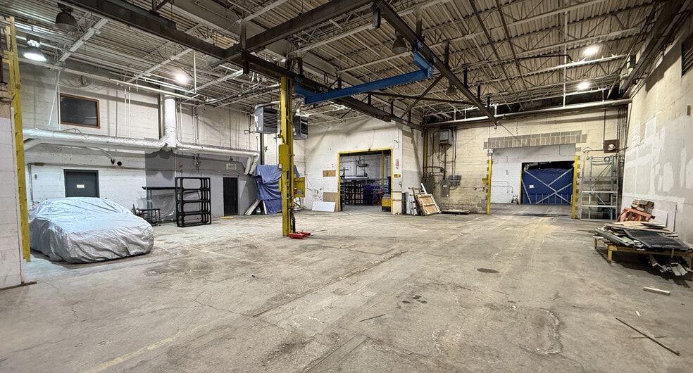 More Photos Of 15 Bury St, Winnipeg Distribution For Sale