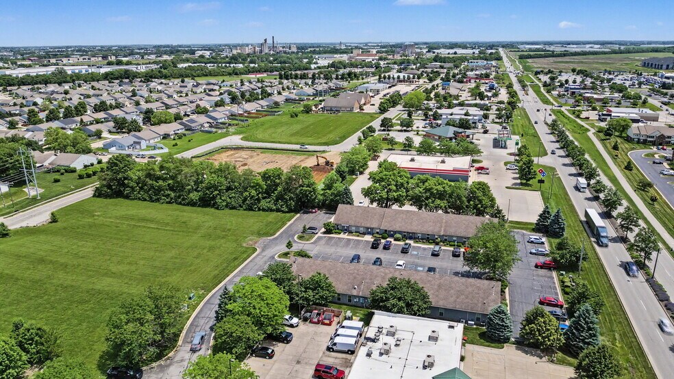 More Photos Of 2504 Veterans Memorial Pky S, Lafayette Office For Lease