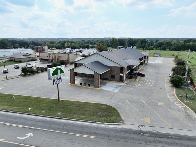 Primary Photo Of 1810 E Main St, Stigler Hotel For Sale