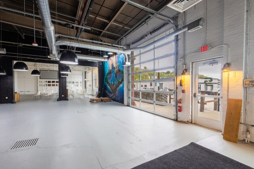 More Photos Of 333 Shrewsbury St, Worcester Warehouse For Lease